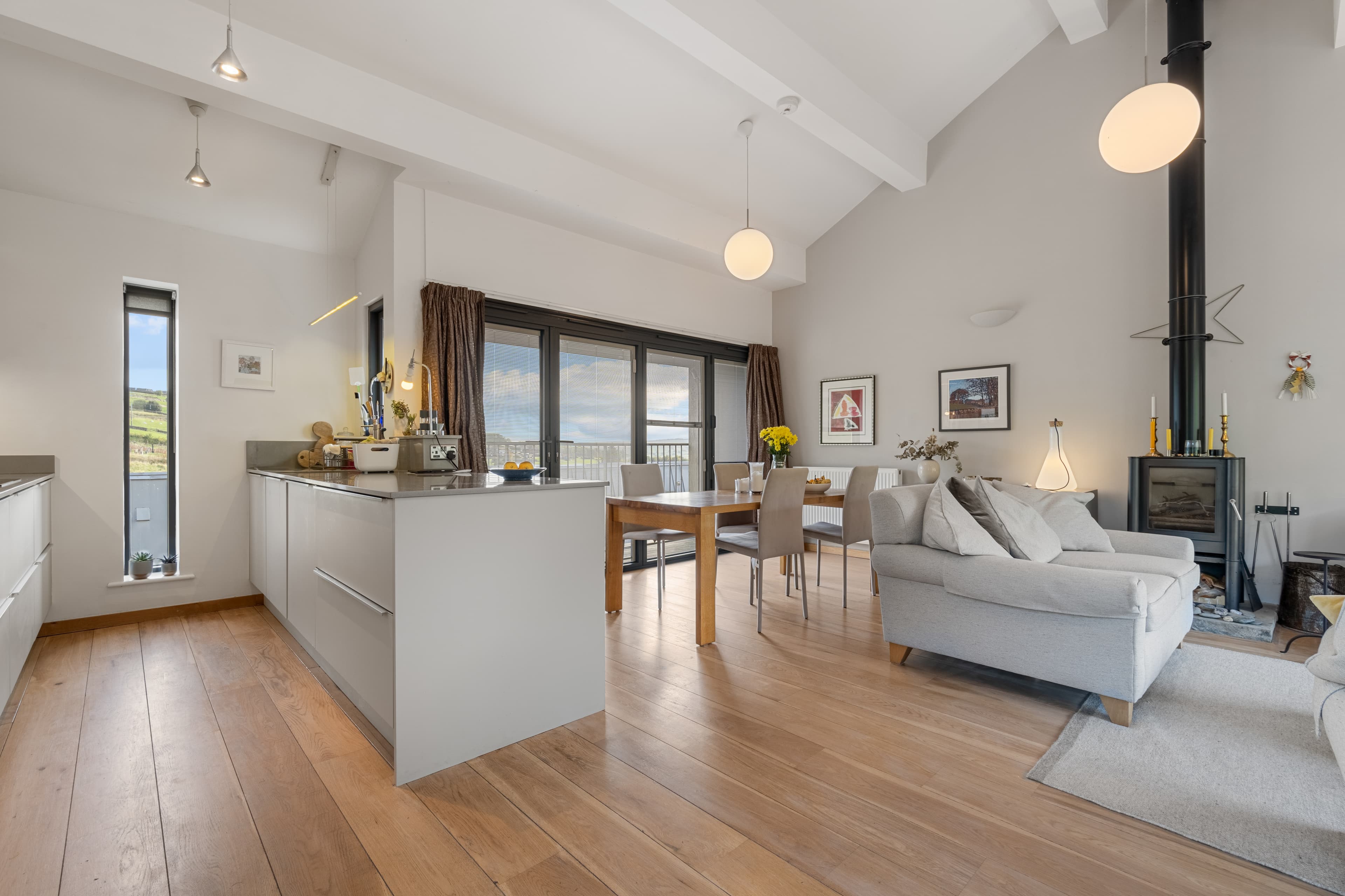 RETAIL & HOSPITALITY FIT-OUTS